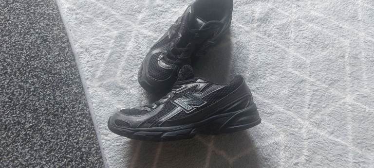 New Balance Black Trainers – Good Condition