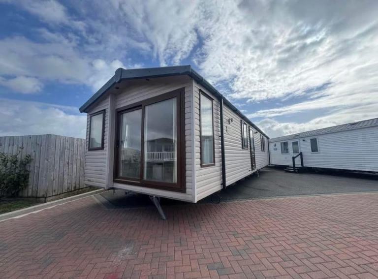 3 BEDROOM CARAVAN TOWYN WINKUPS 3 BEDROOM CARAVAN TOWYN WINKUPS 