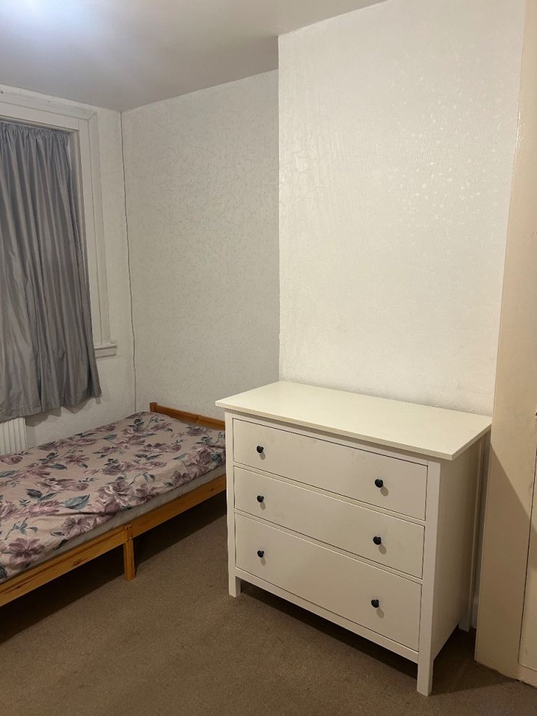 Large room to rent 