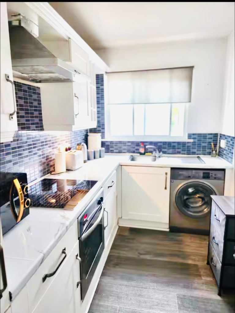 2 bed flat + carpark