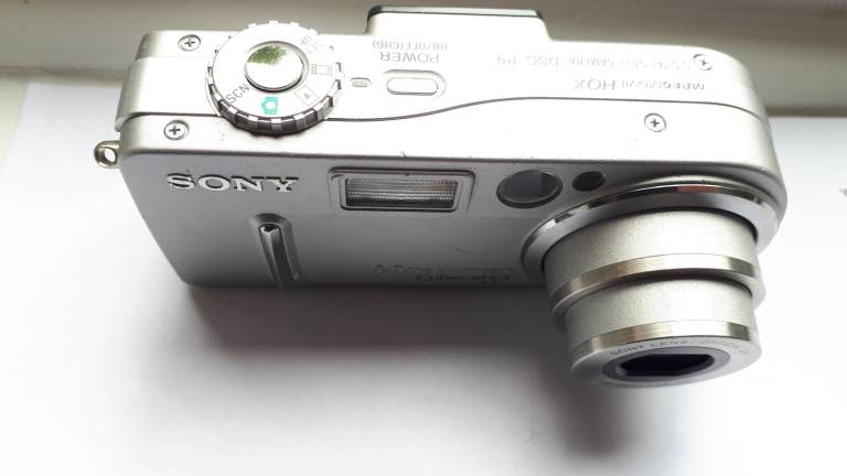 Sony Cyber-shot DSC-P9