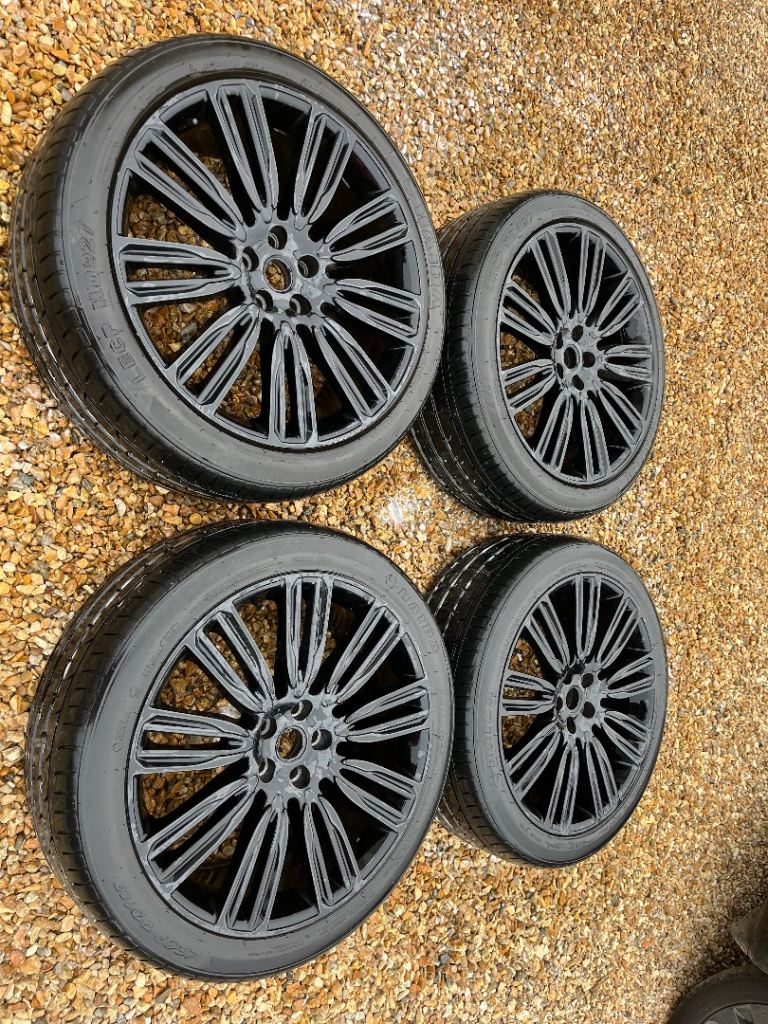22" Gloss Black Alloy Wheels with Tyres (Fits Range Rover / Sport)