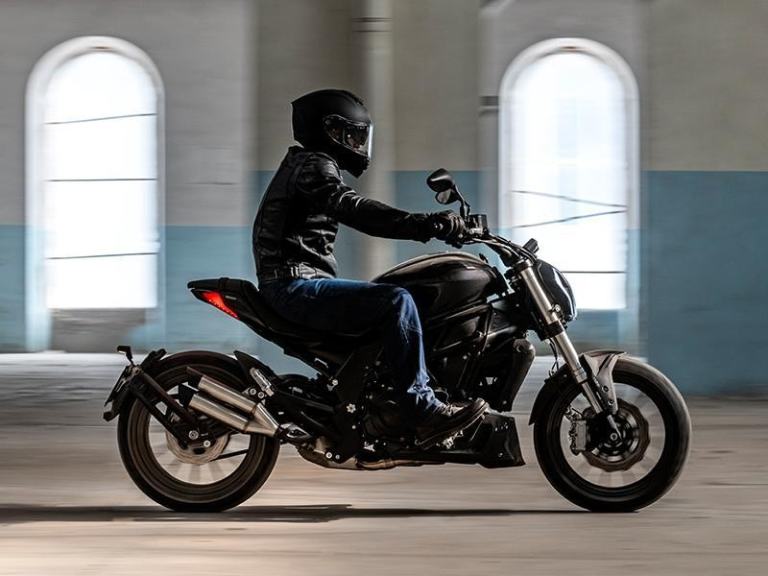 Benelli 502 C Cruiser Custom Motorcycle 500cc A2 Low Seat Like Ducati Diavel