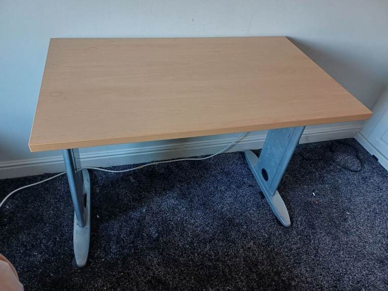 Computer table with  adjustable chair free 