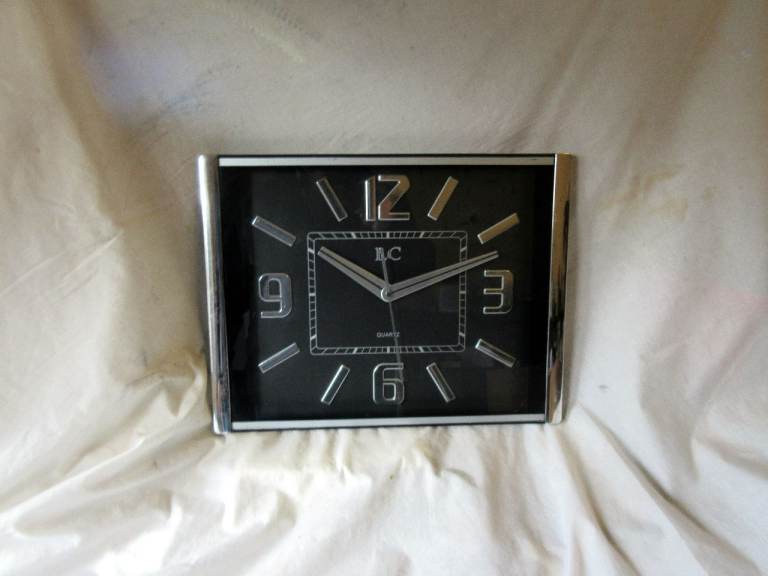 LONDON COMPANY RETRO SILVER FINISH LARGE QUARTZ WALL CLOCK