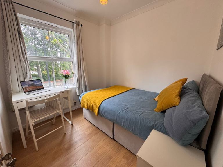 🍁Stylish Double Room Available – Crossharbour / Canary Wharf – Bills Including!!