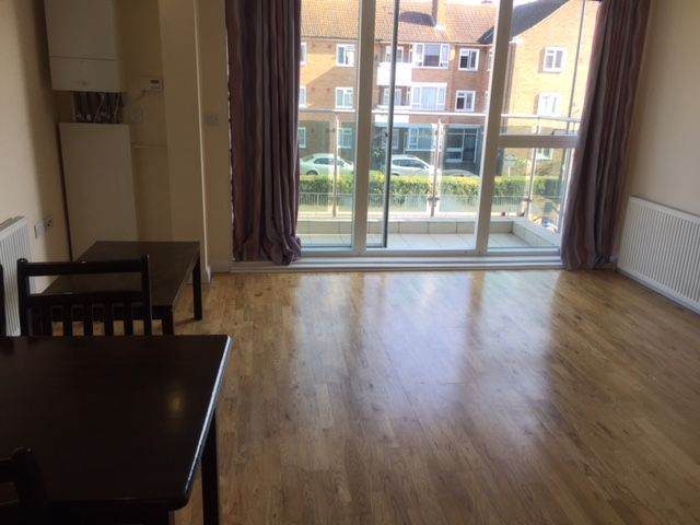 One Bed Purpose Built Flat with balcony to rent in Northwood Hills- Punam Appt.