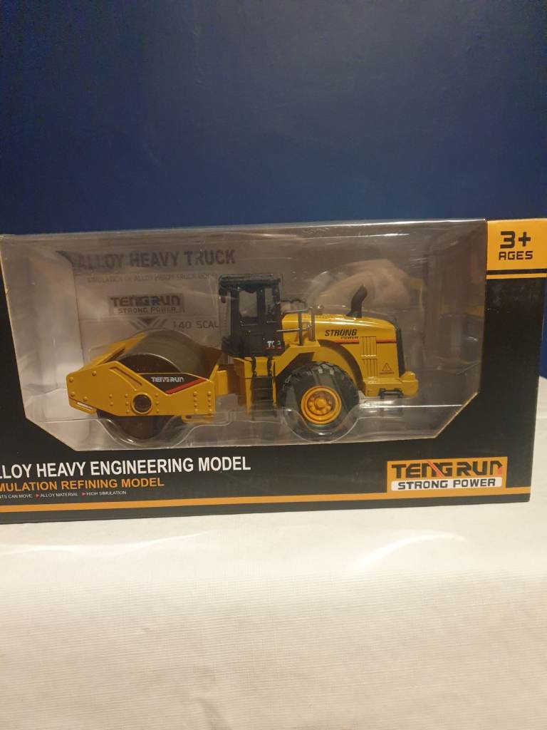 1/40th Scale Alloy Road Roller New In Box. 