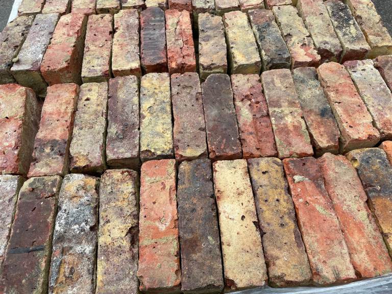 Reclaimed Brick/Mixed Gault Reclaimed Bricks/Old Mixed Gaunt Bricks @£1.25+Vat