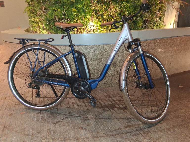 RALEIGH ARRAY STEP THROUGH ELECTRIC CITY BIKE 2023 HYBRID EXCELLENT CONDITION 