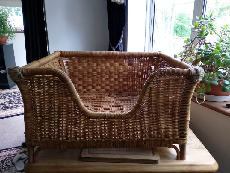 Wicker Dog Basket 65cm x 55cm - very sturdy suits beagle spaniel size or smaller