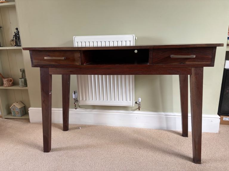 Dark wood TV Stand