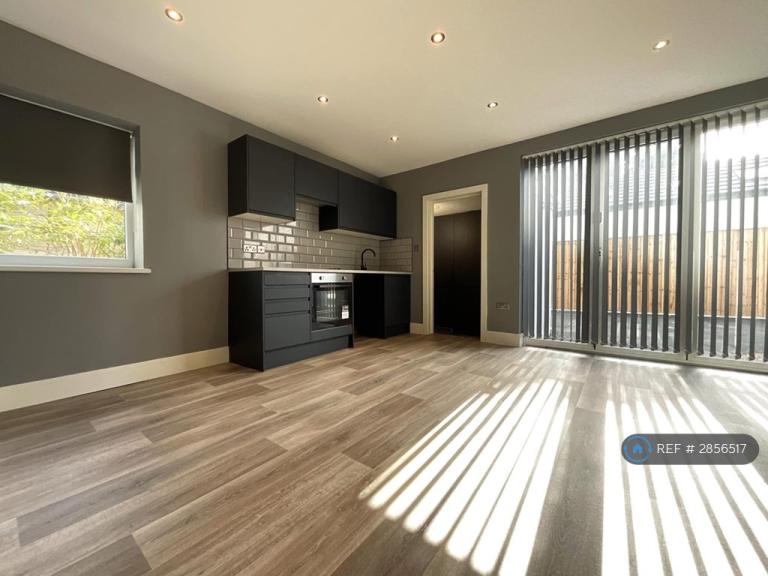 1 bedroom flat in Belle Vue Avenue, Doncaster, DN4 (1 bed) (#2856517)