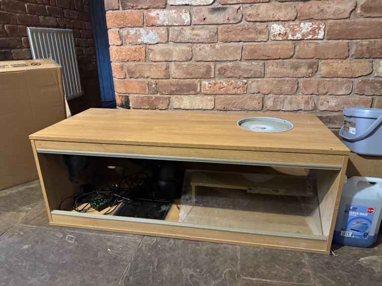 Vivarium - with heat lamp - snakes - lizards - reptiles