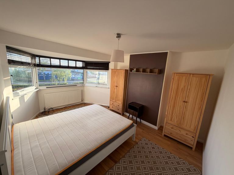 Large and Bright Double bedroom 