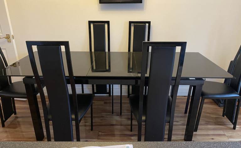 Extendable black Dining Table & 6 Chairs 