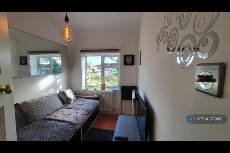 1 bedroom in Burnside Drive, Greater-Manchester-County, M19 (#2719182)