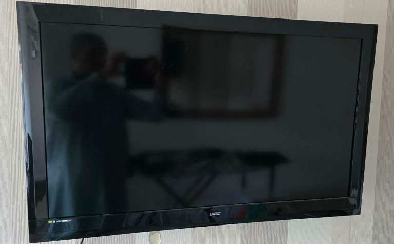 40 inches TV