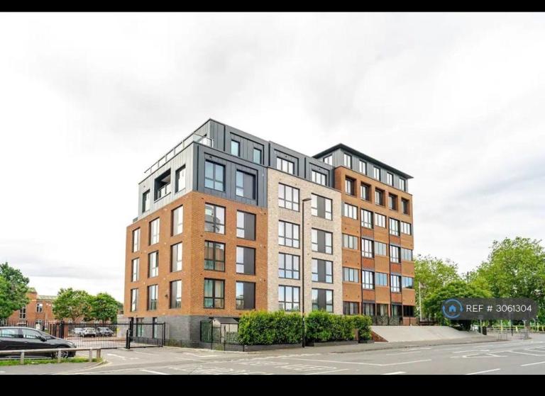 1 bedroom flat in Park House Apartments, Slough, SL1 (1 bed) (#3061304)