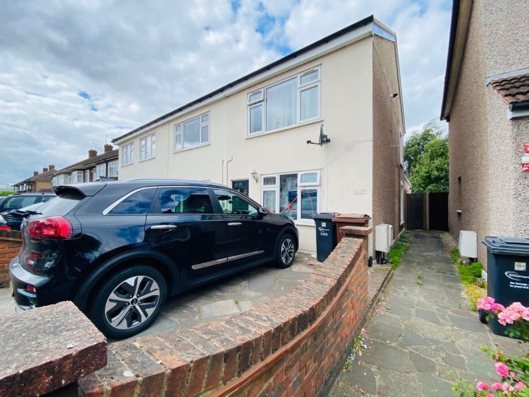 Spacious 6 bedroom family home -RM8