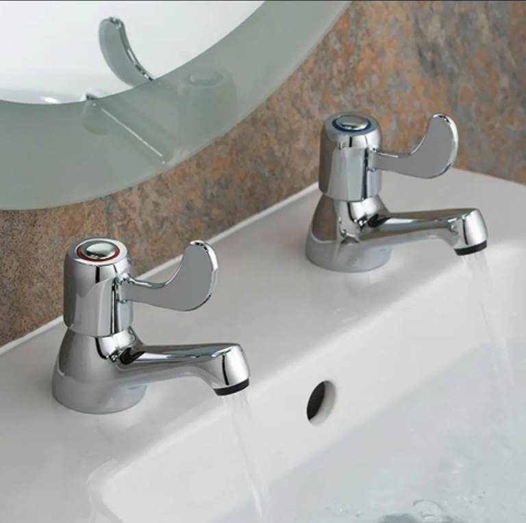 Vado Astra Basin Pillar Taps 1/2" with Lever Handle