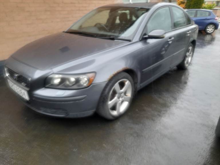 Breaking volvo s40
