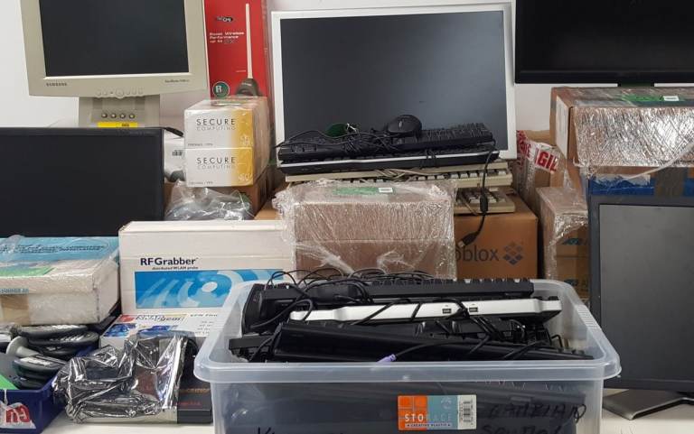 Job lot screens, keyboards, laptops, tablets, loads & loads
