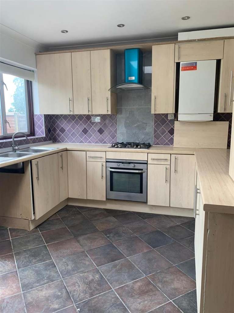 3 bedroom house in Misbourne Road, Uxbridge