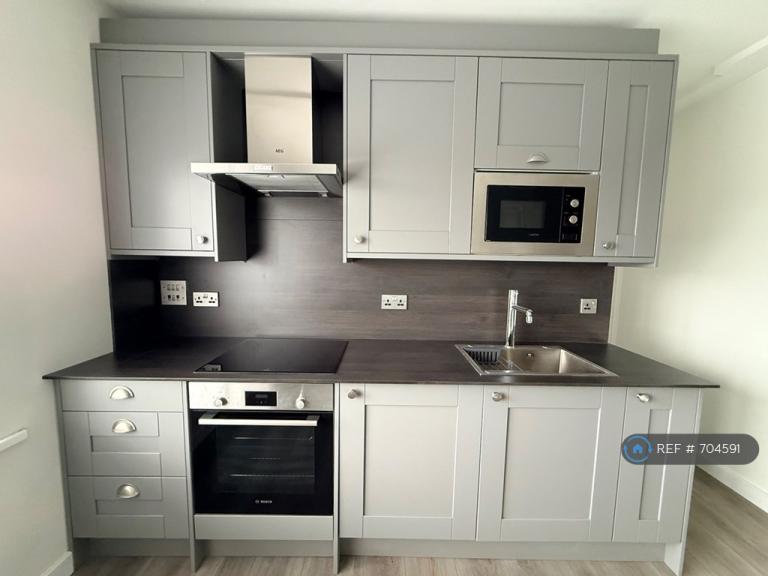 Studio flat in Barnehurst, Bexleyheath, DA7 (#704591)