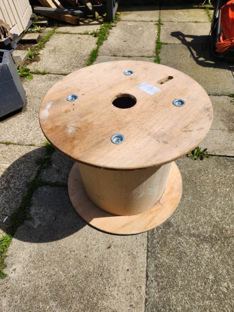 Empty cable drum reel