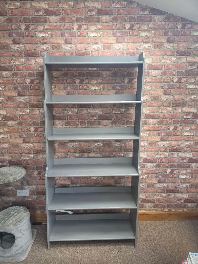 Grey Wooden Bookcase with 5 Shelves – Good Condition