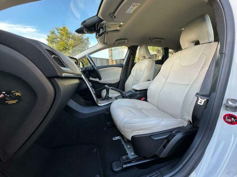 2015 Volvo V40 1.6 D2 SE Lux Euro 5 (s/s) 5dr HATCHBACK Diesel Manual