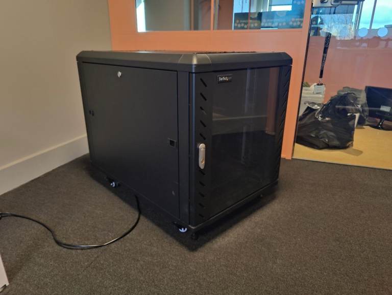 Server Rack Cabinet - Black - Pickup ONLY Wood Green