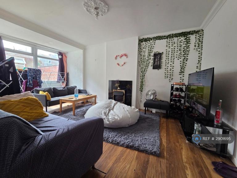 4 bedroom house in Finwhale House, London, E14 (4 bed) (#2901695)