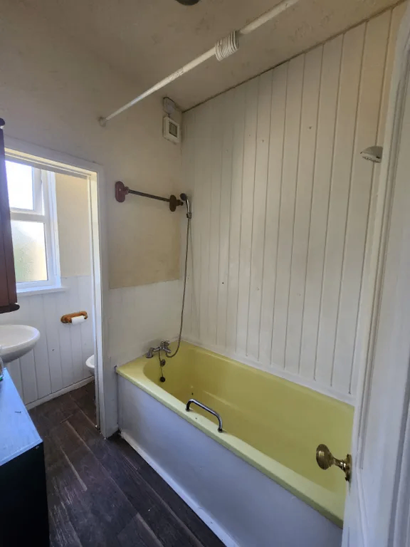 2 Bedroom First Floor Flat to Let on Mansfield Road Ilford IG1 3BB