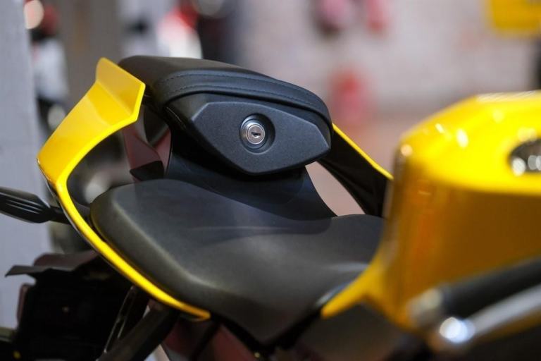 Yamaha R1 60th Anniversary