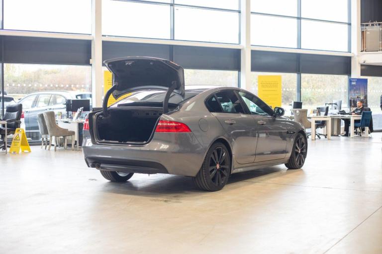 2015 Jaguar XE 2.0d R-Sport Saloon 4dr Diesel Auto Euro 6 (s/s) (180 ps) *Rear Camera + Ke SALOON...