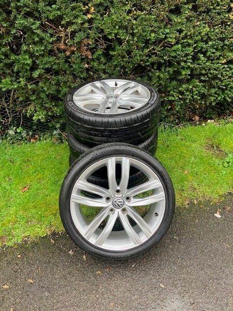 4 Genuine VW Golf TDi 2016 18" Alloy Wheels (and 4 used Tyres)