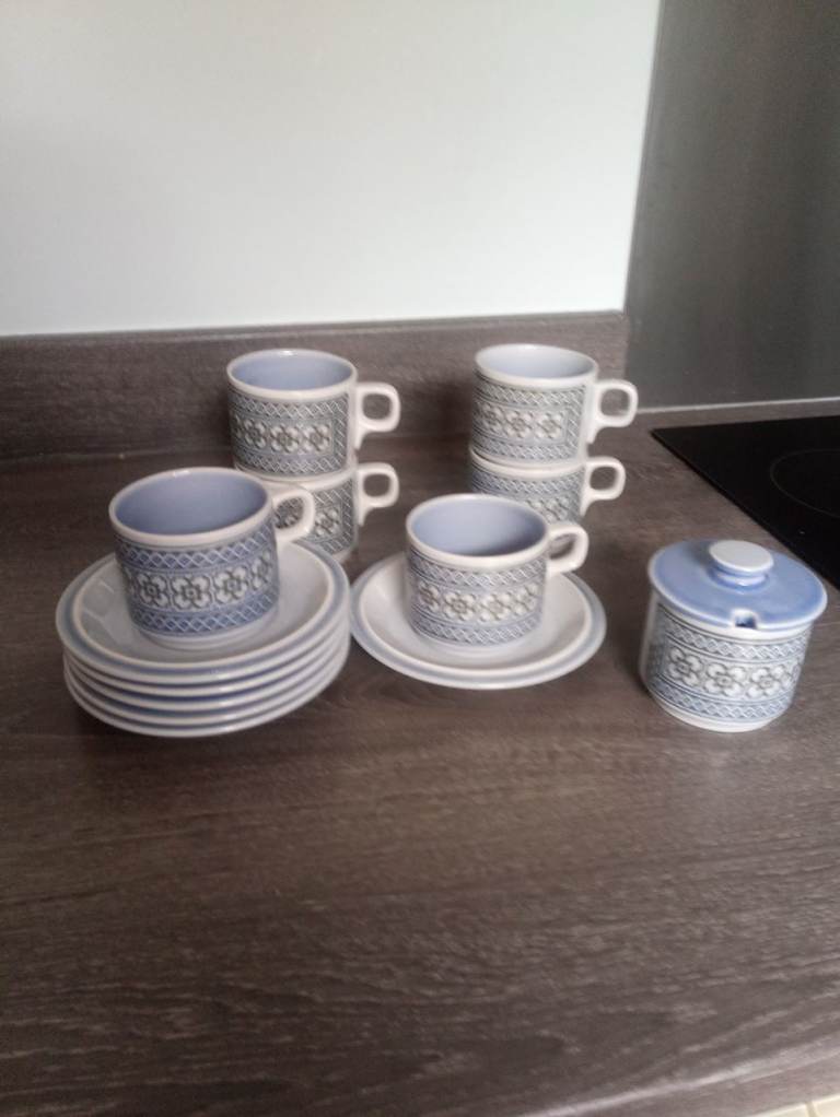 Hornsea Tea cups & saucers & sugar dish
