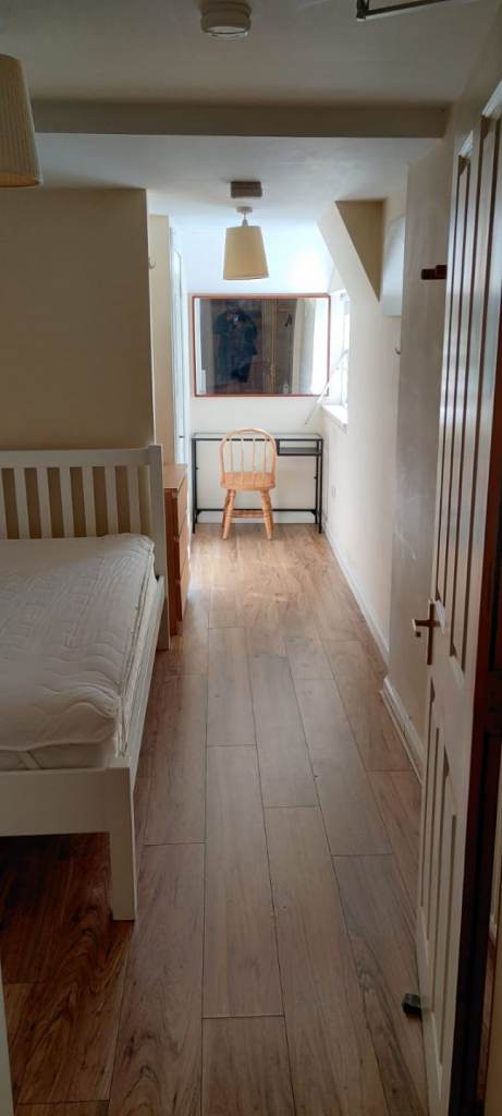 Double Room on Leith Walk - Professional flatshare