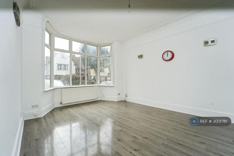 1 bedroom flat in Davigdor Road, Hove, BN3 (1 bed) (#3001781)