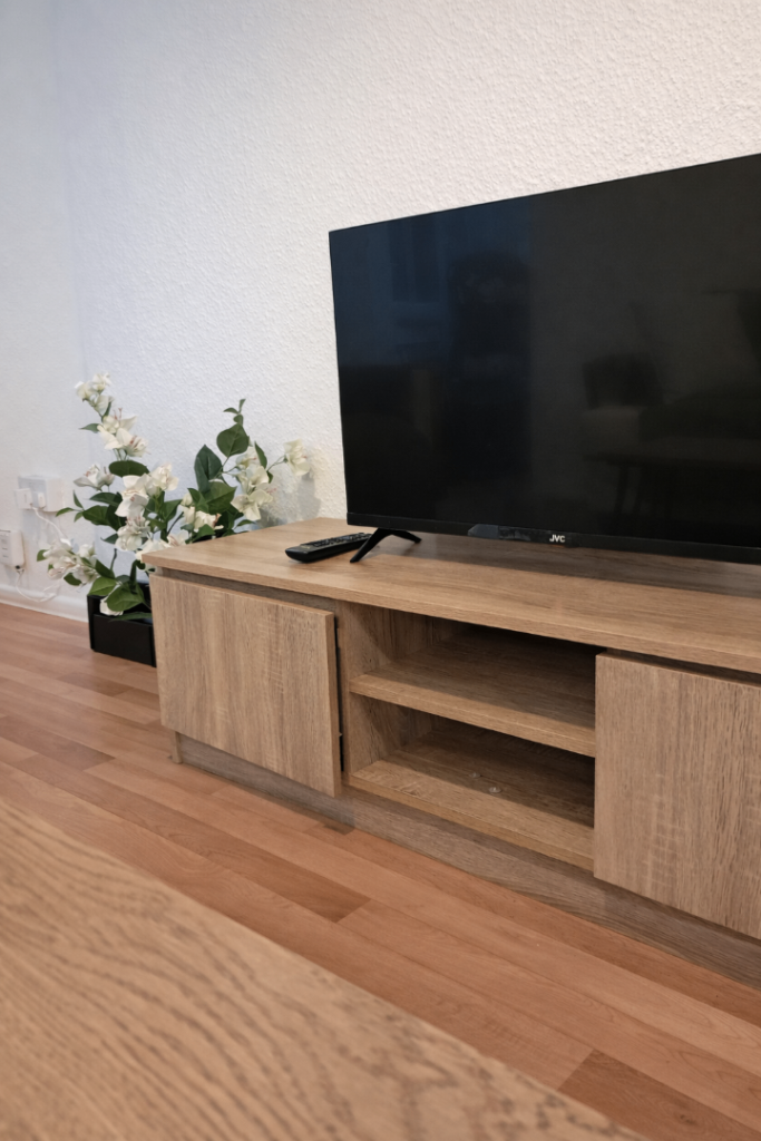 Cosy Modern Home for 4 |Cul-de-Sac | Parking for 2