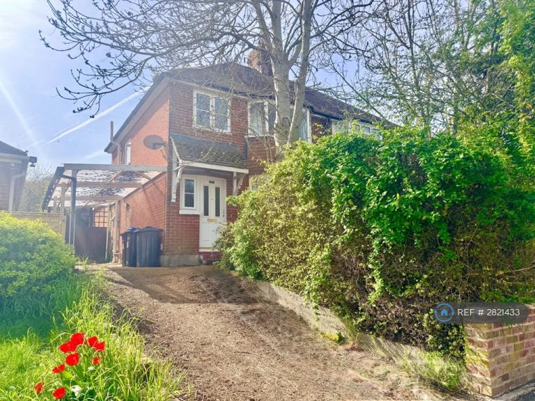 4 bedroom house in Old Park Avenue, Canterbury, CT1 (4 bed) (#2821433)