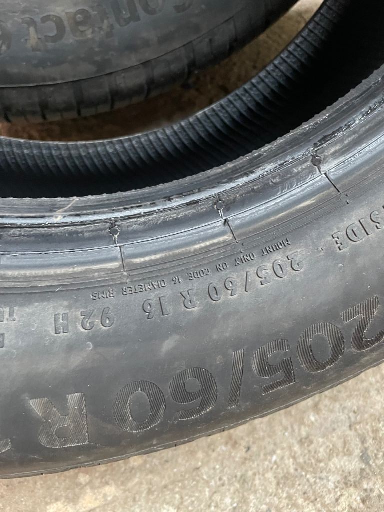 2x 2056016 Continental tyres