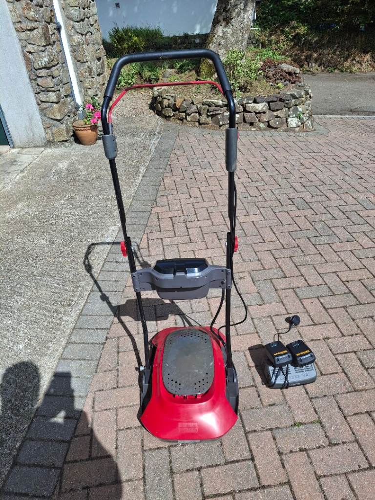 Nearly new battery hover lawnmower