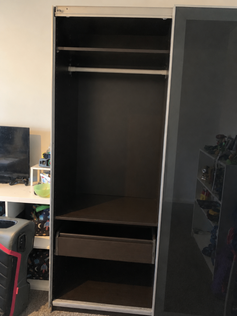 Double  sliding door wardrobe 