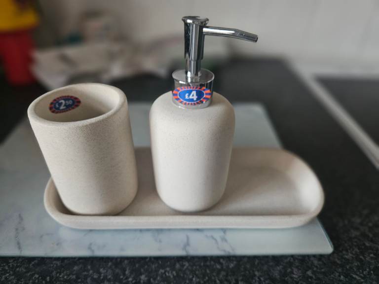 Bathroom accessories 