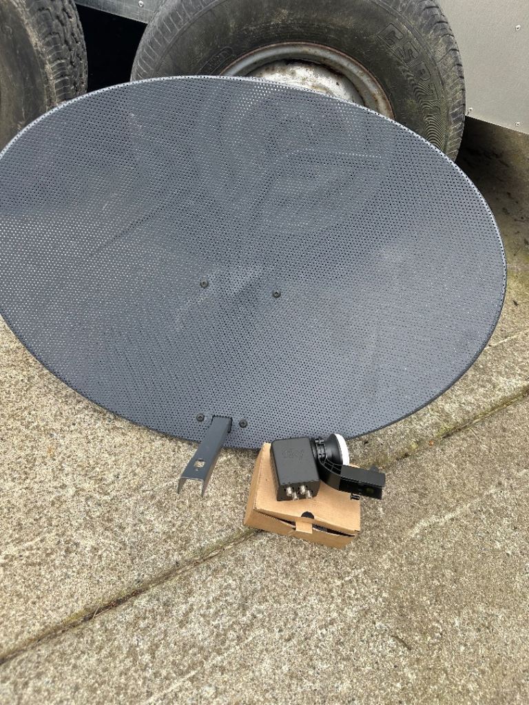 Brand new satellite dish with 4 port LNB home/caravan