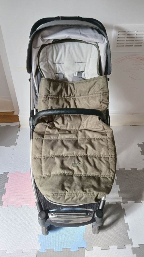 Mamas & Papas Flip XT3 Pram with Footmuff & Raincover - Excellent Condition!