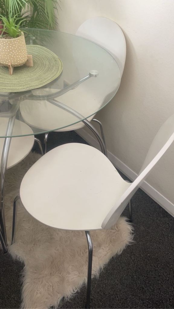 Dining table and four Chairs 